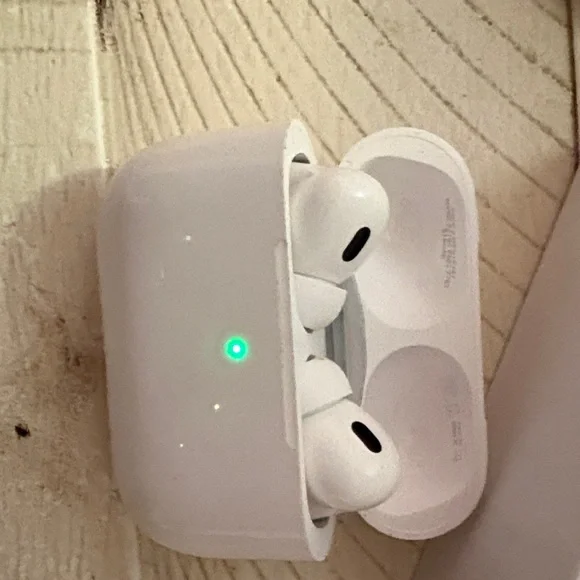 Apple White Earbud Headphones